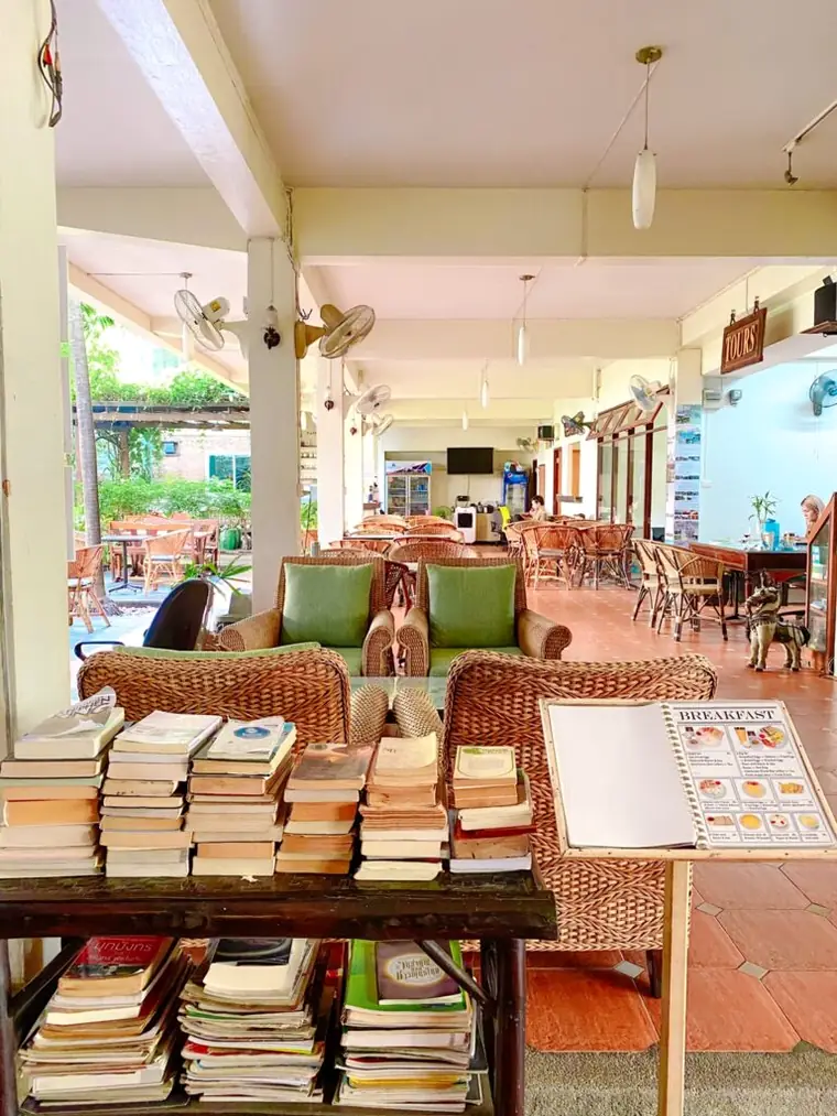 Lobby seating and books at Lamphu House Bangkok