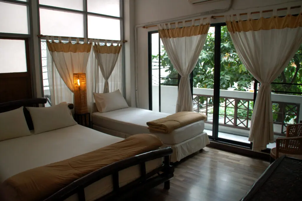 Air-Con Triple at Lamphu House Bangkok